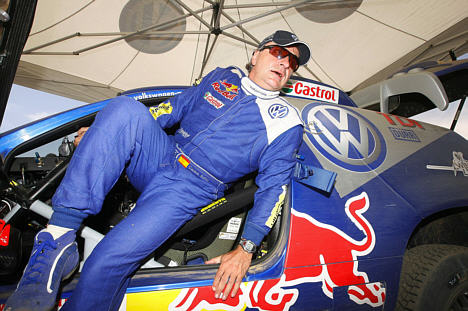 Carlos Sainz og Volkswagen er flyvende i Rallye Dakar: Mandag vandt spanieren endnu en etapesejr og udbyggede sit forspring til næsten 20 minutter.